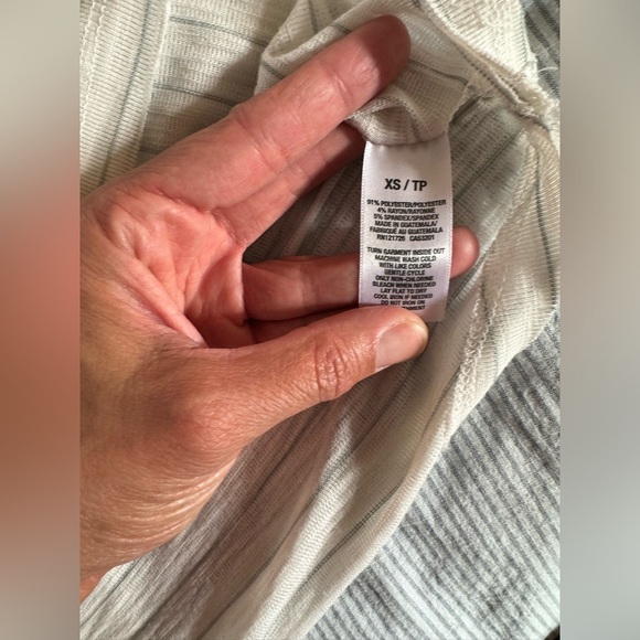 🟢NWOT Aeropostale XS white & grey striped top. Never worn.🟢 - Picture 4 of 6